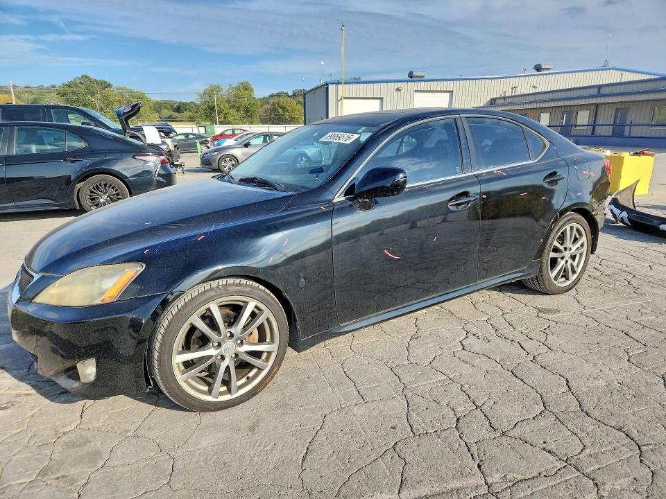 LEXUS IS 250 2008 مع رقم تعريف المركبة JTHBK262X85051493 - صورة من المزاد