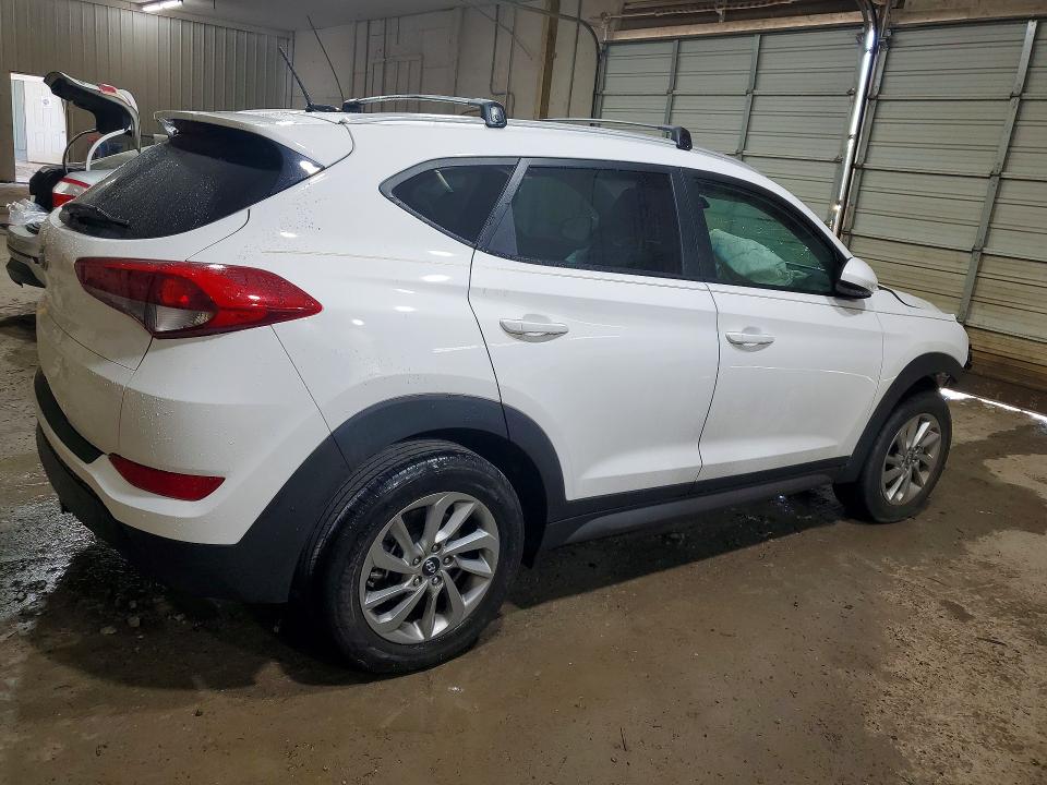 Photo 3 from auction – 2016 HYUNDAI TUCSON with VIN KM8J33A48GU194886