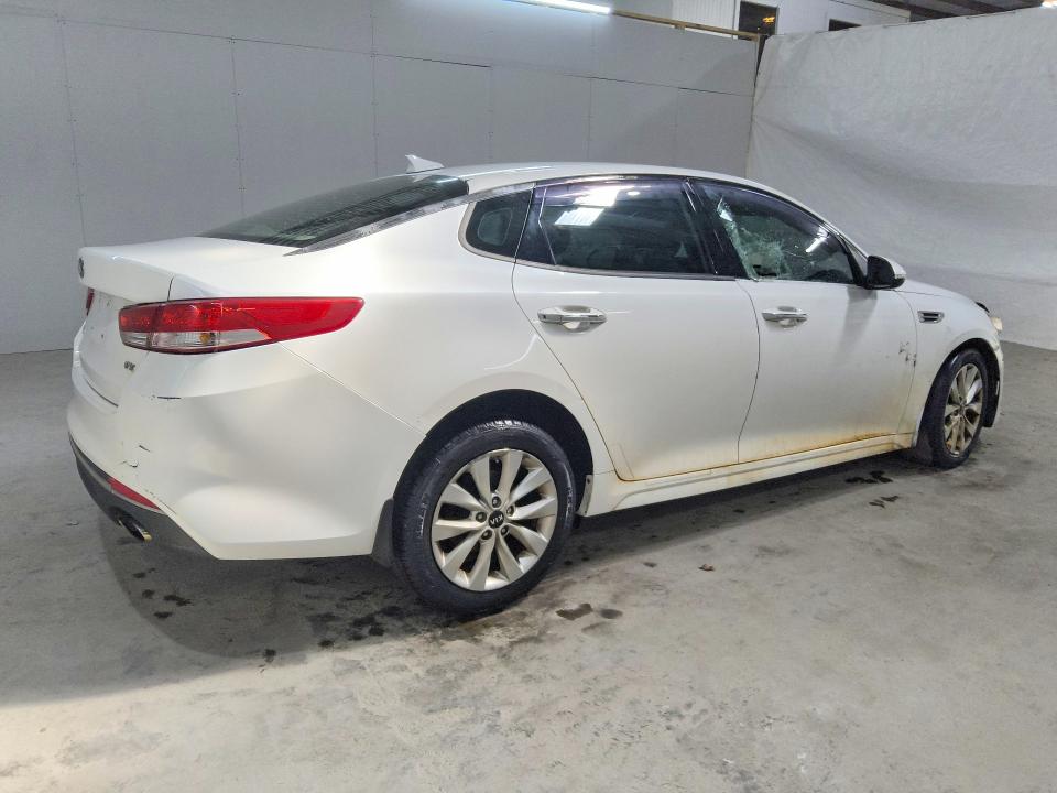 Photo 3 from auction – 2017 KIA OPTIMA with VIN 5XXGU4L30HG178260