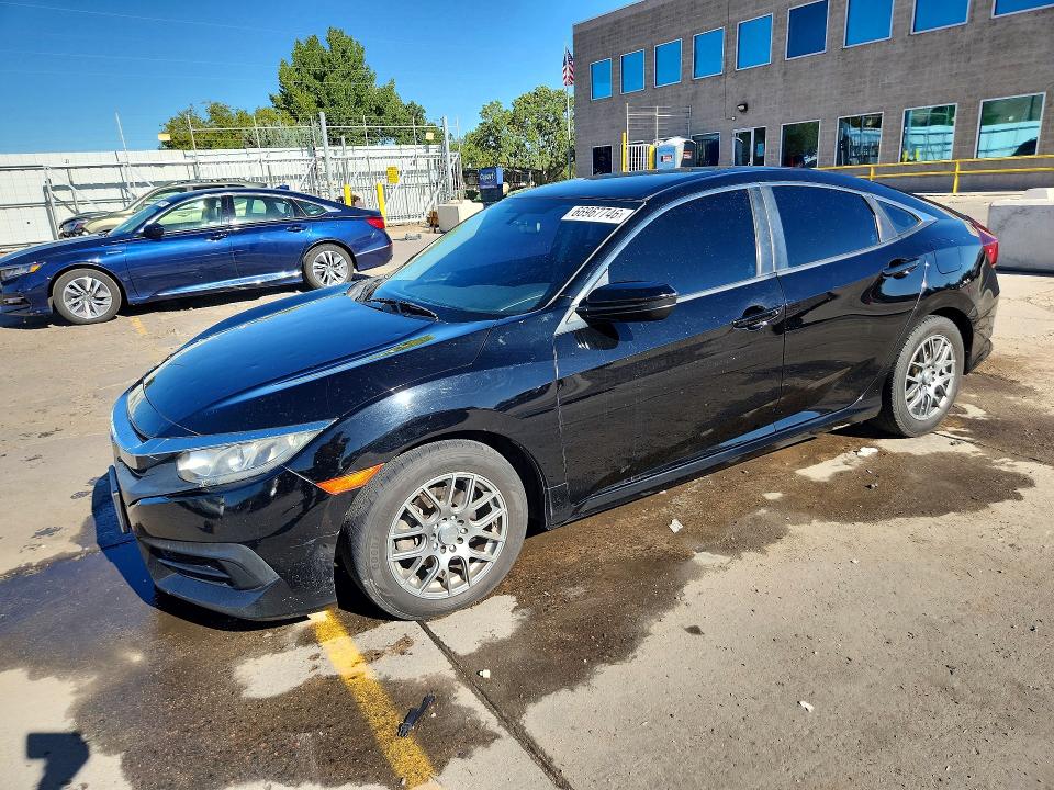 HONDA CIVIC 2017 with VIN 2HGFC2F5XHH549570 - Photo from auction