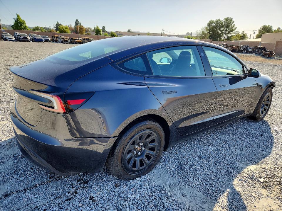 Снимка 3 от търг – 2025 TESLA MODEL 3 с VIN 5YJ3E1EA5SF136683