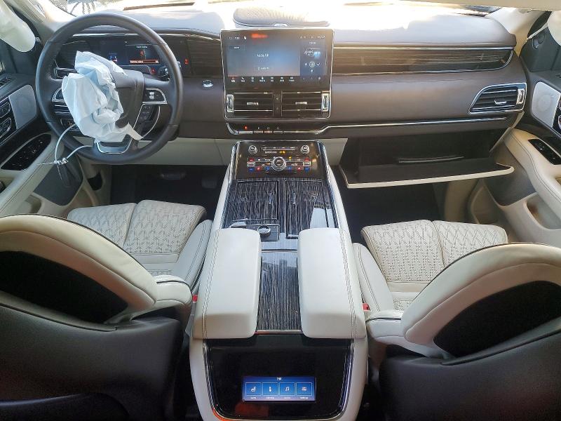 Photo 8 from auction – 2024 LINCOLN NAVIGATOR with VIN 5LMJJ2TG4REL05449