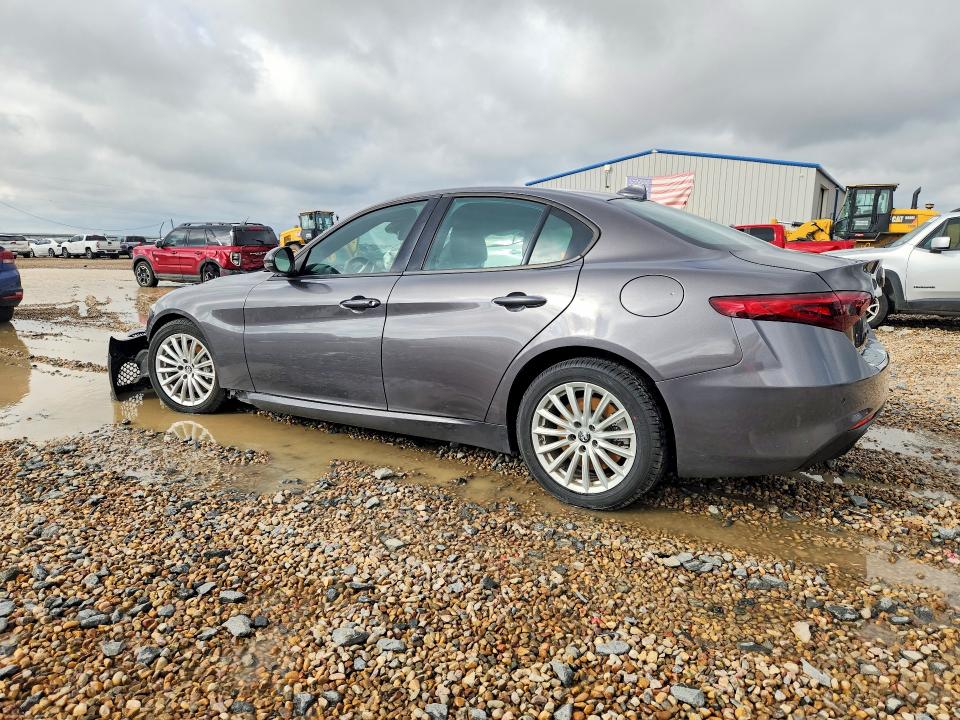 Снимка 2 от търг – 2022 ALFA ROMEO GIULIA с VIN ZARFAMAN4N7657736