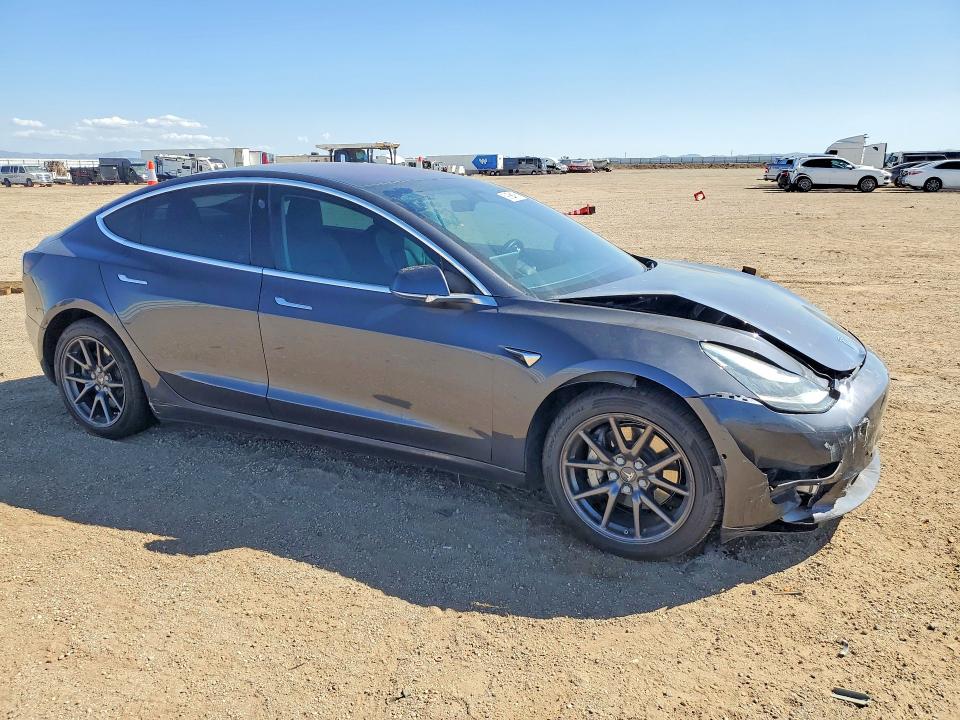 Foto 4 de la subasta – 2018 TESLA MODEL 3 con VIN 5YJ3E1EAXJF157592