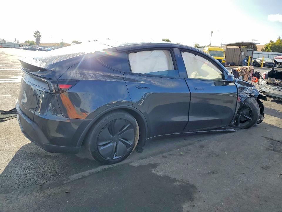 Фото 3 с аукциона – 2026 TESLA MODEL Y с VIN 7SAYGDED9TF399615