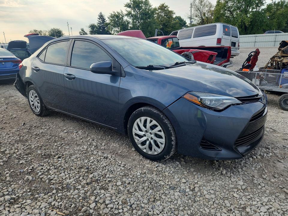 Снимка 4 от търг – 2018 TOYOTA COROLLA с VIN 2T1BURHE3JC075817