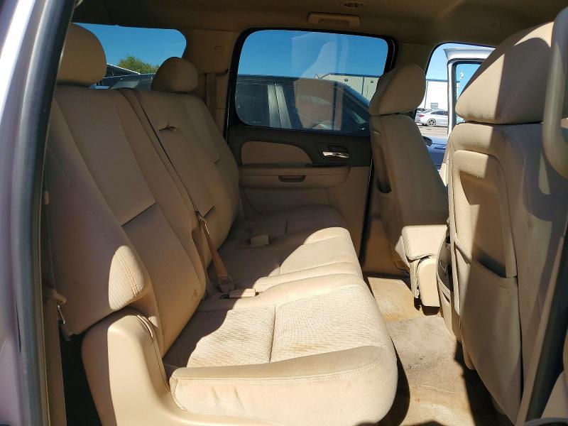 Photo 11 from auction – 2010 CHEVROLET SUBURBAN with VIN 1GNUCHE02AR172048