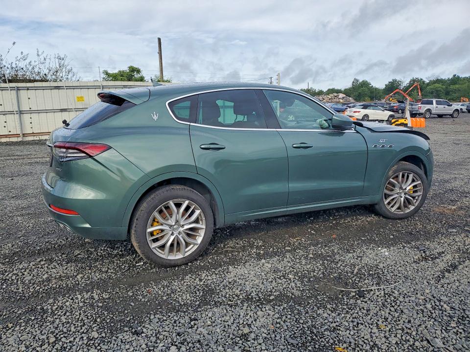 Снимка 3 от търг – 2022 MASERATI LEVANTE с VIN ZN661XUA6NX393504