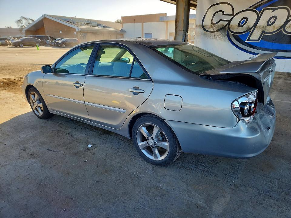 Снимка 2 от търг – 2006 TOYOTA CAMRY с VIN 4T1BA30K26U088622