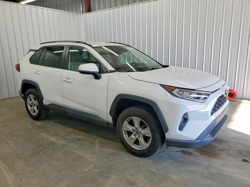Photo 4 from auction – 2021 TOYOTA RAV4 with VIN 2T3W1RFV6MW171593
