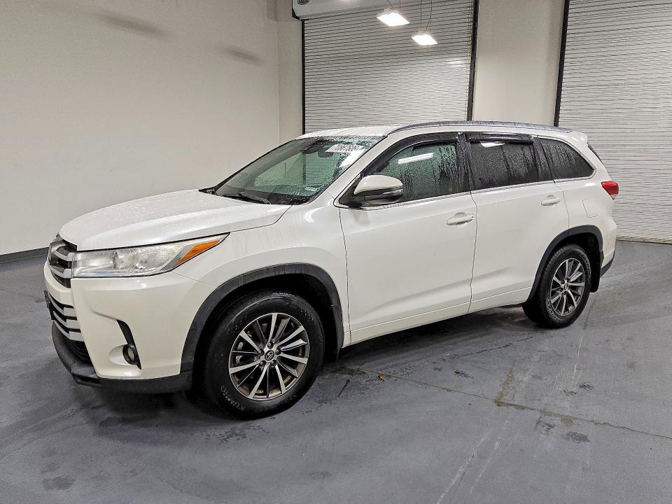 TOYOTA HIGHLANDER 2017 с VIN 5TDJZRFH2HS473709 - Снимка от търг