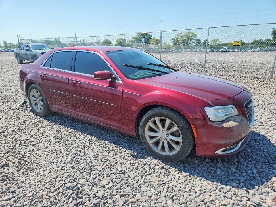 Фото 4 с аукциона – 2018 CHRYSLER 300 с VIN 2C3CCARG6JH165451