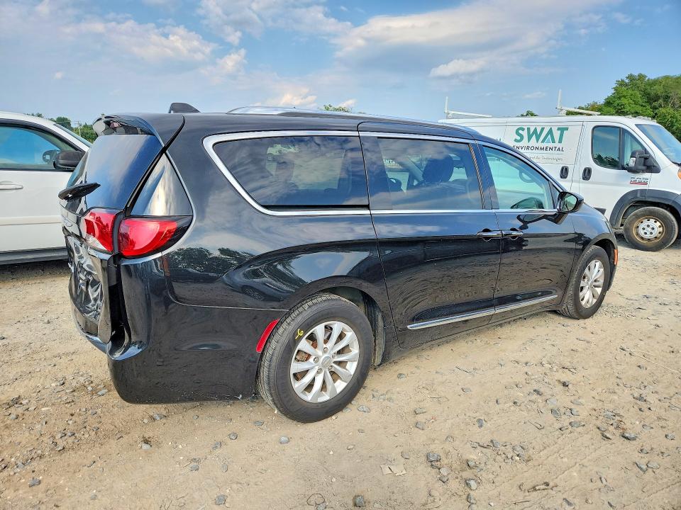 Photo 3 from auction – 2018 CHRYSLER PACIFICA with VIN 2C4RC1BGXJR124329