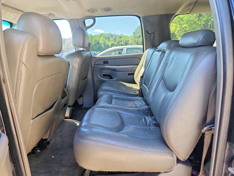 Photo 11 from auction – 2004 CHEVROLET SUBURBAN with VIN 1GNFK16T84J190844