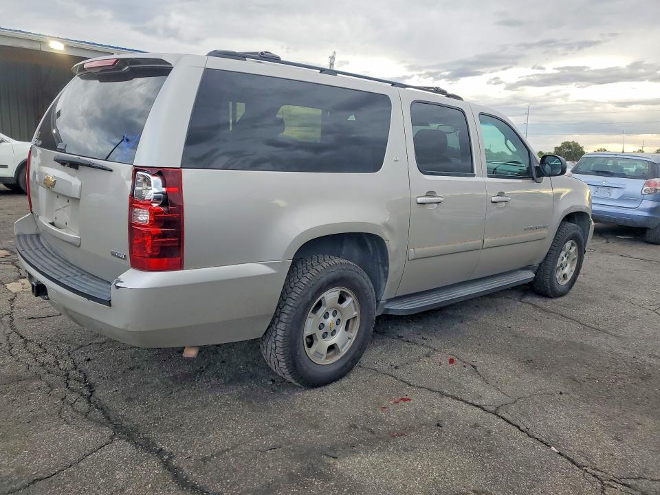 Photo 3 from auction – 2007 CHEVROLET SUBURBAN with VIN 1GNFK16367R318522