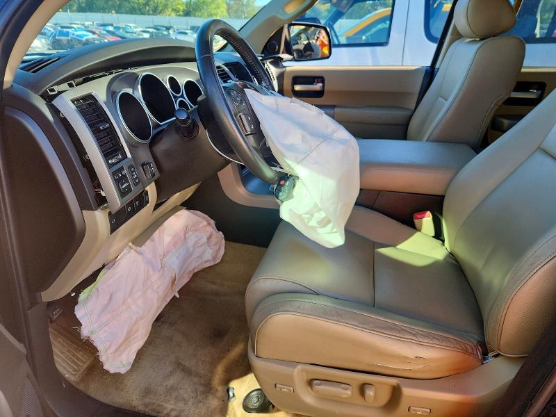 Photo 7 from auction – 2010 TOYOTA SEQUOIA with VIN 5TDJW5G11AS025843