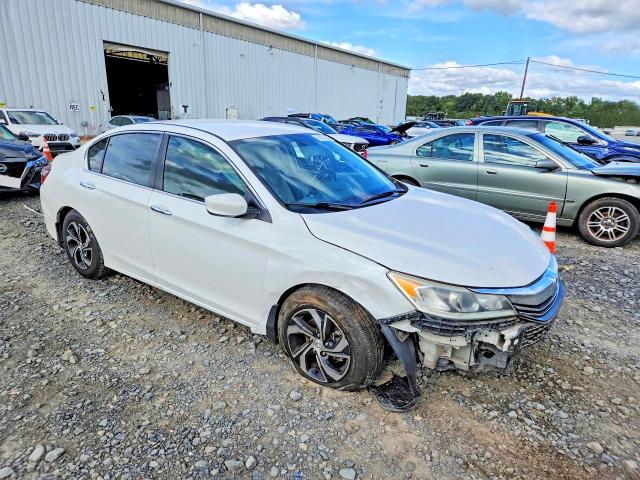 Снимка 4 от търг – 2017 HONDA ACCORD с VIN 1HGCR2F3XHA088790