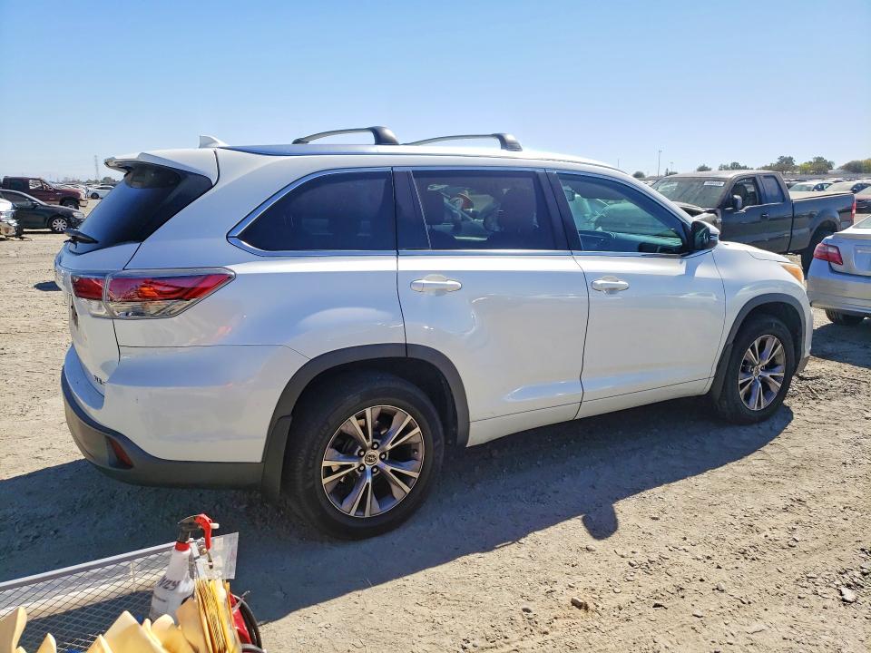Photo 3 from auction – 2014 TOYOTA HIGHLANDER with VIN 5TDJKRFH8ES031369