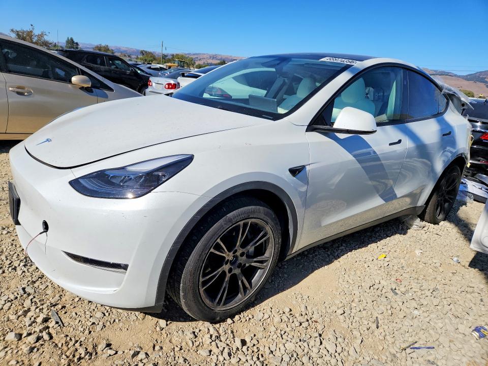 TESLA MODEL Y 2024 с VIN 7SAYGAEE6RF152794 - Фото с аукциона
