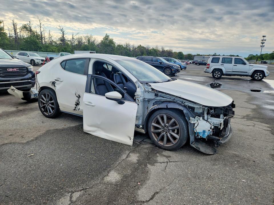 Photo 4 from auction – 2019 MAZDA 3 with VIN JM1BPBMM8K1128254