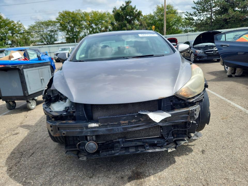 Photo 5 from auction – 2011 HYUNDAI ELANTRA with VIN 5NPDH4AEXBH050129