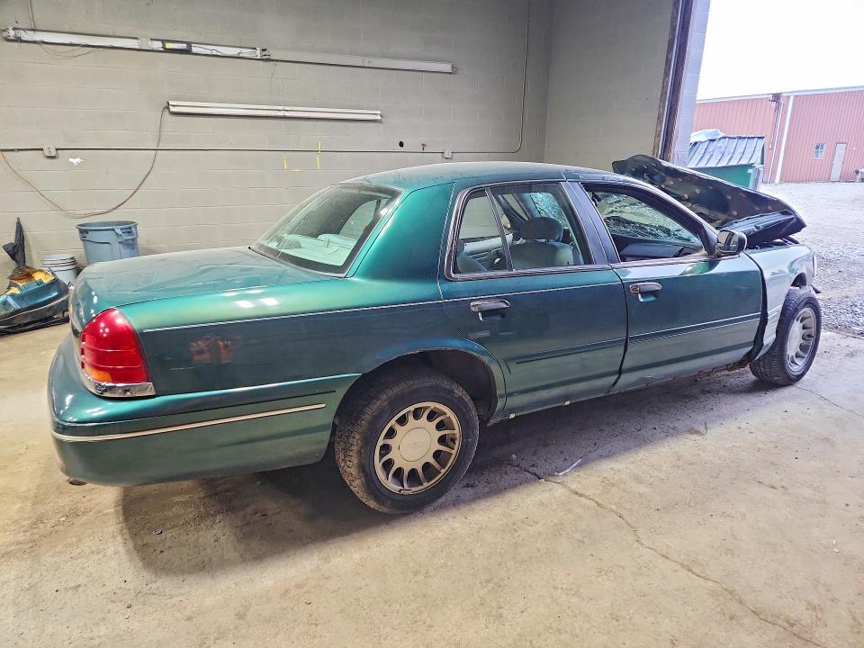 Снимка 3 от търг – 2001 FORD CROWN VICTORIA с VIN 2FAFP74W61X205246