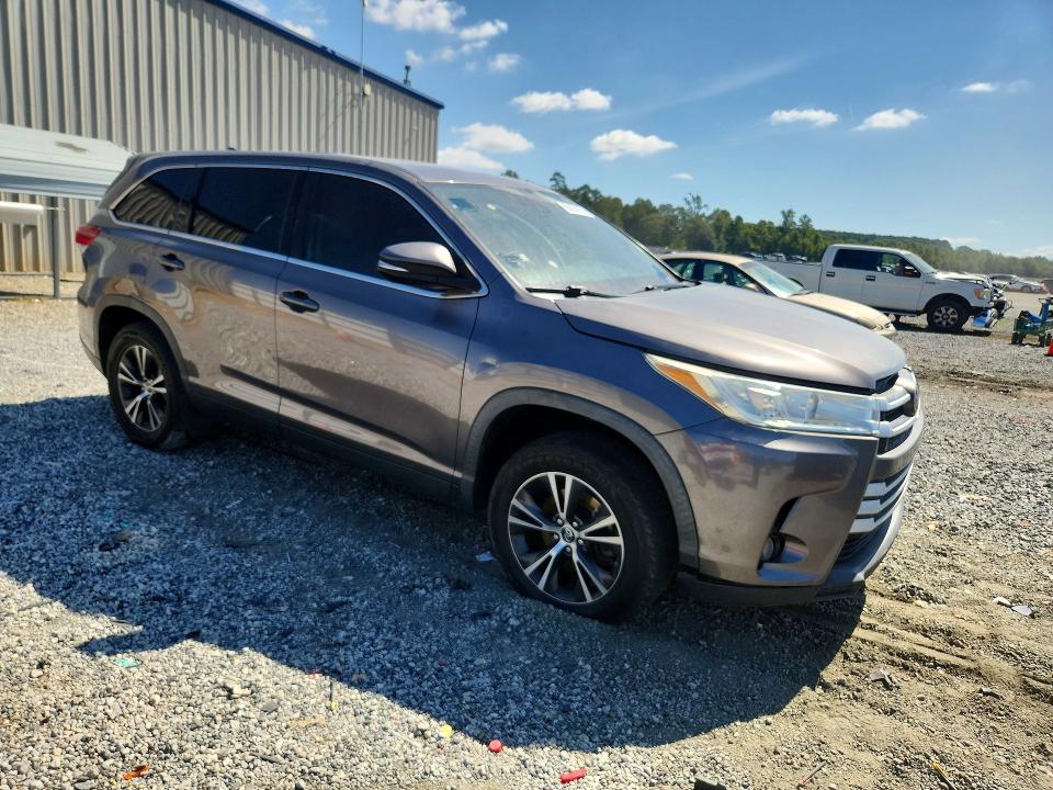 Photo 4 from auction – 2019 TOYOTA HIGHLANDER with VIN 5TDZZRFH0KS361596