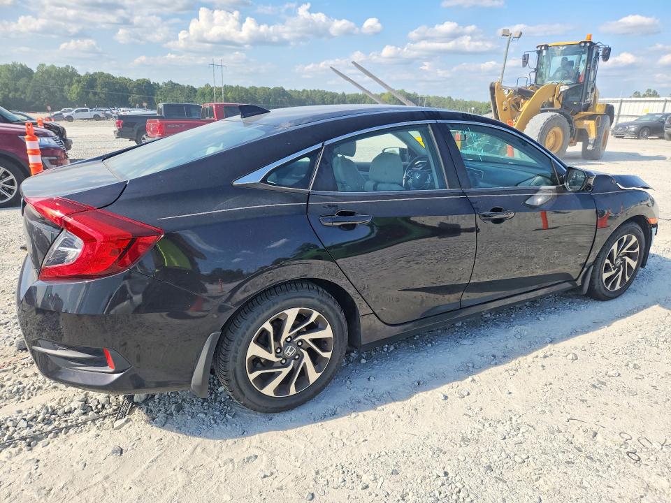 Photo 3 from auction – 2018 HONDA CIVIC with VIN 19XFC2F72JE010913