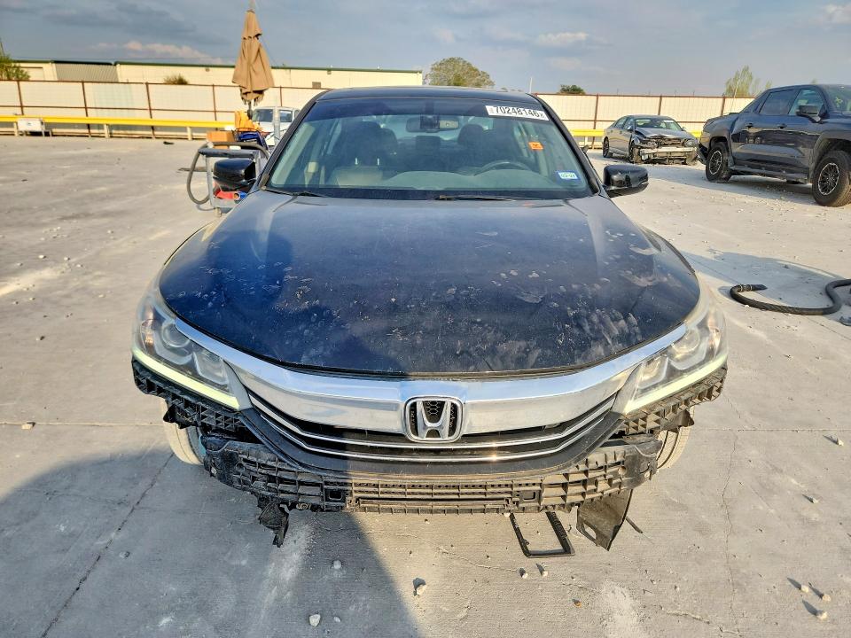 Photo 5 from auction – 2016 HONDA ACCORD with VIN 1HGCR2F87GA101439