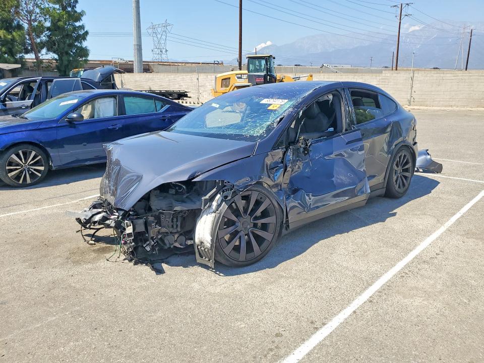 TESLA MODEL X 2022 مع رقم تعريف المركبة 7SAXCBE67NF330079 - صورة من المزاد