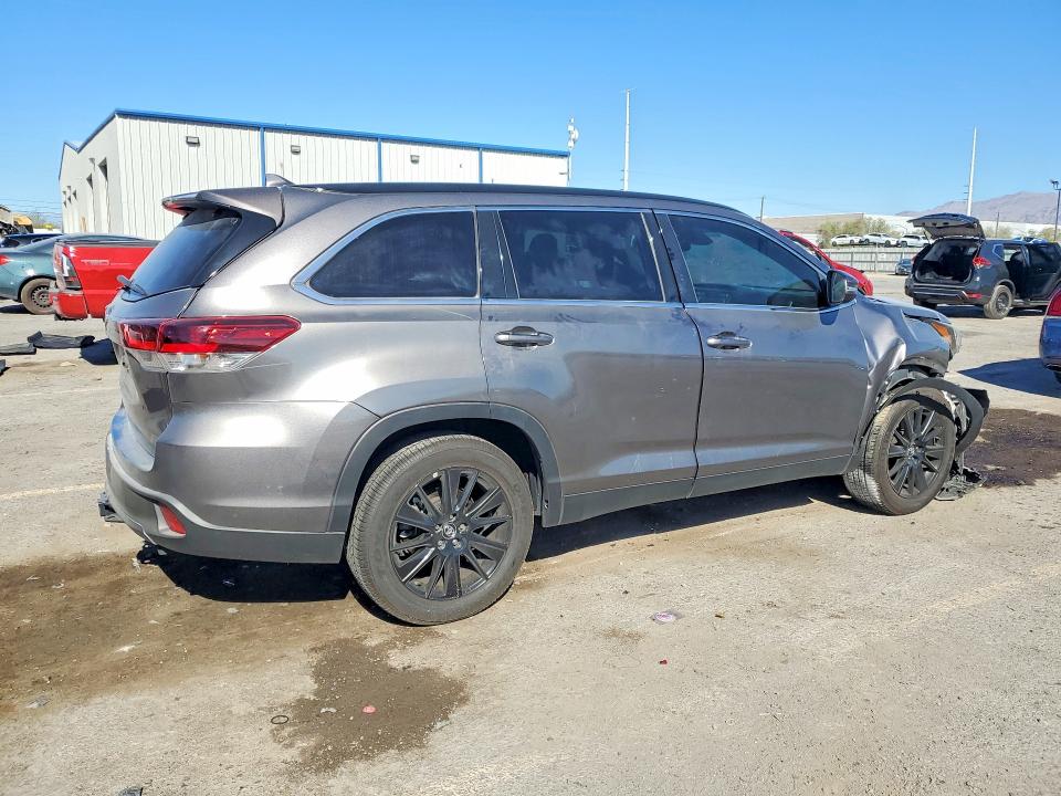 Photo 3 from auction – 2019 TOYOTA HIGHLANDER with VIN 5TDKZRFHXKS569583