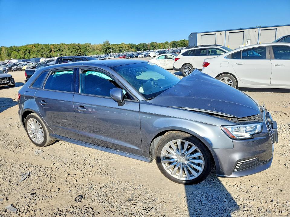 Снимка 4 от търг – 2018 AUDI A3 с VIN WAUUPBFFXJA061322