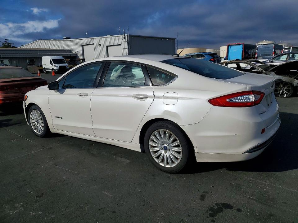 Фото 2 с аукциона – 2015 FORD FUSION с VIN 3FA6P0LU7FR214504