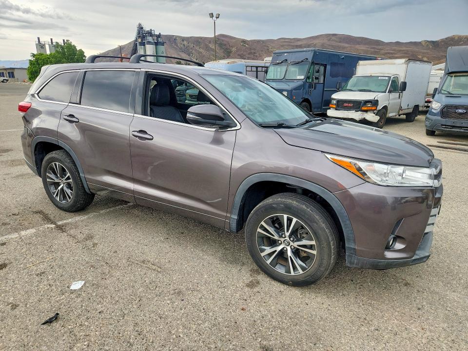 Foto 4 de la subasta – 2017 TOYOTA HIGHLANDER con VIN 5TDZZRFH7HS198308