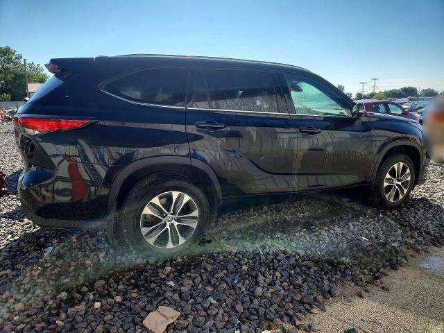 Photo 3 from auction – 2021 TOYOTA HIGHLANDER with VIN 5TDHZRBHXMS552088