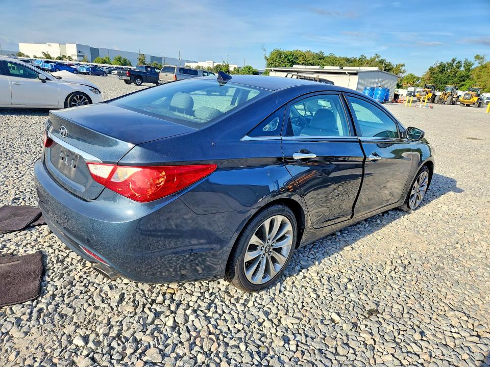 Снимка 3 от търг – 2011 HYUNDAI SONATA с VIN 5NPEC4AC4BH122220