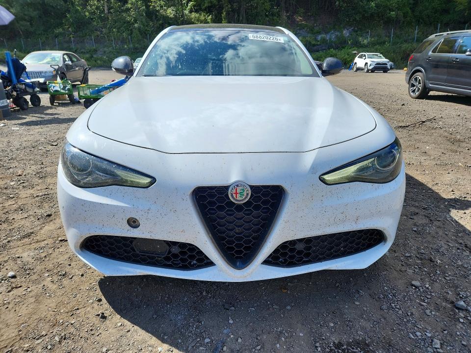 Photo 5 from auction – 2018 ALFA ROMEO GIULIA with VIN ZARFAEDN5J7596540