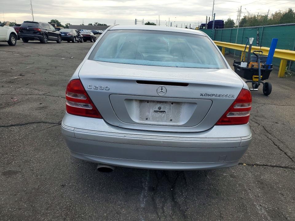 Photo 6 from auction – 2004 MERCEDES-BENZ C with VIN WDBRF40J34F513170