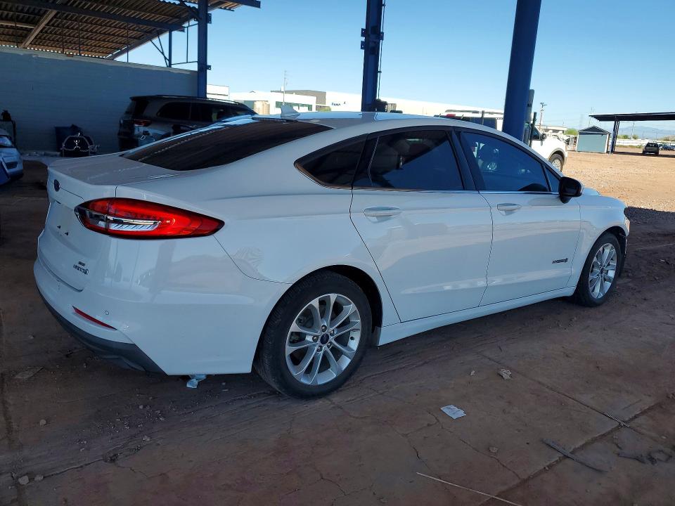 Photo 3 from auction – 2019 FORD FUSION with VIN 3FA6P0LU3KR177283