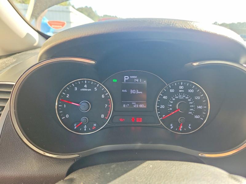 Photo 9 from auction – 2018 KIA FORTE with VIN 3KPFK4A71JE204290