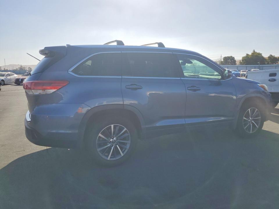 Photo 3 from auction – 2019 TOYOTA HIGHLANDER with VIN 5TDJZRFH8KS724692