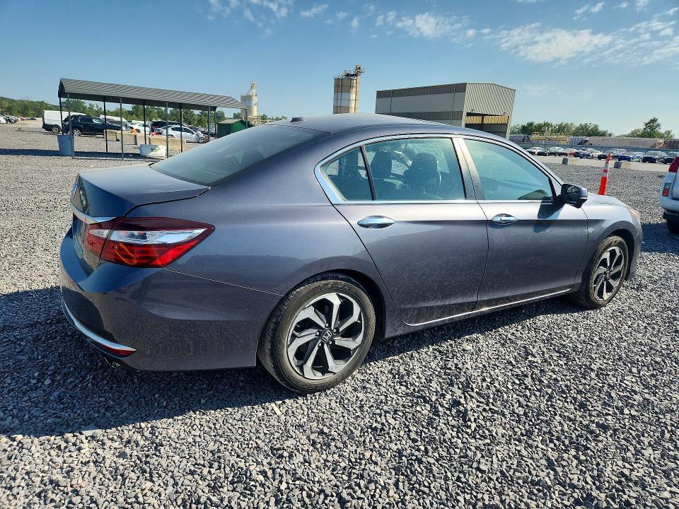 Photo 3 from auction – 2017 HONDA ACCORD with VIN 1HGCR2F85HA024393