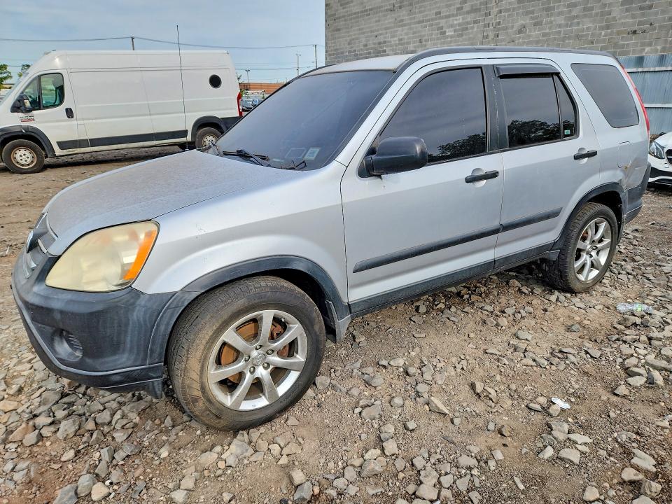 HONDA CR-V 2005 with VIN SHSRD78525U318160 - Photo from auction