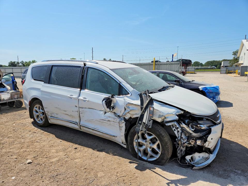 Photo 4 from auction – 2018 CHRYSLER PACIFICA with VIN 2C4RC1EG8JR106648