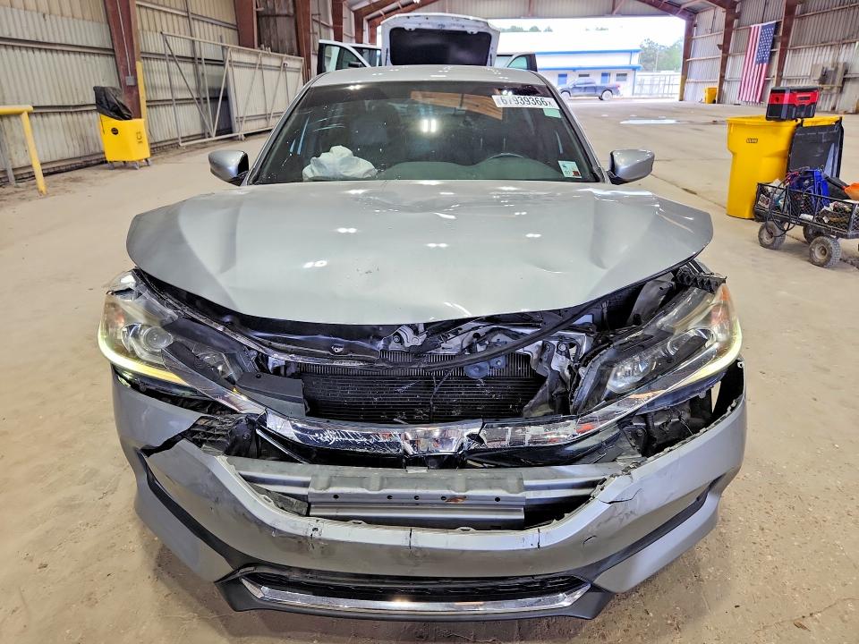 Photo 5 from auction – 2017 HONDA ACCORD with VIN 1HGCR2F56HA139817