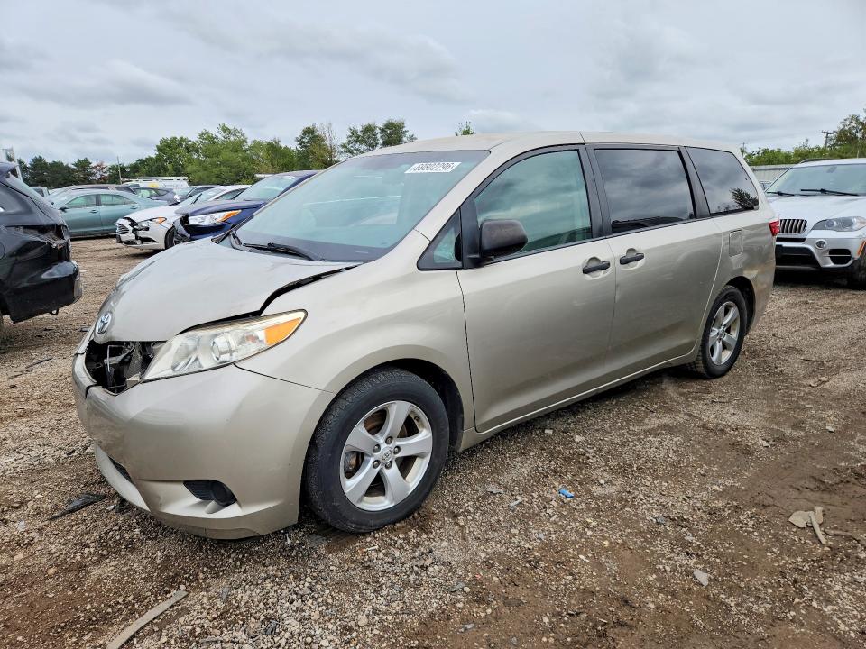2015 TOYOTA SIENNA - Търг №69802296