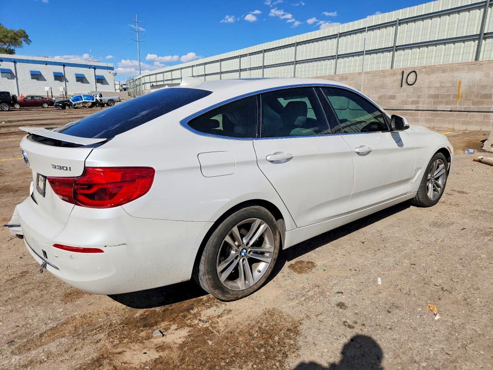 Photo 3 from auction – 2018 BMW 330 with VIN WBA8Z9C59JB220602