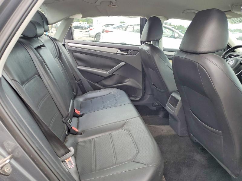 Снимка 10 от търг – 2015 VOLKSWAGEN PASSAT с VIN 1VWAS7A38FC079471