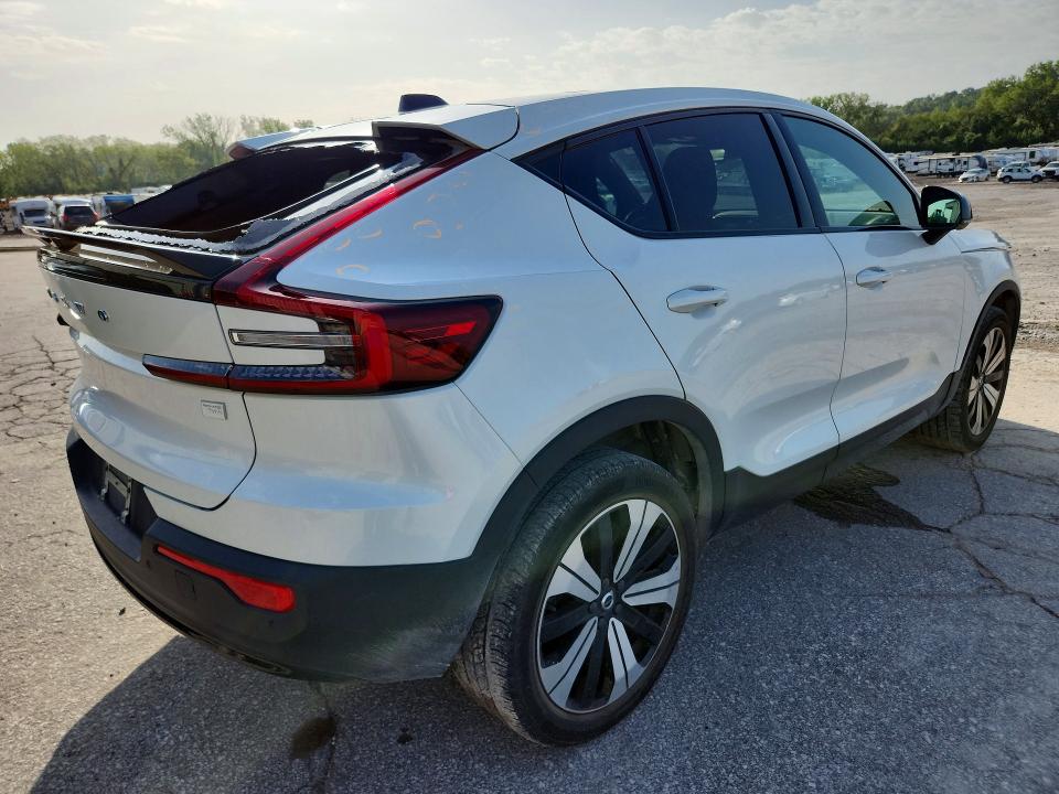 Фото 3 с аукциона – 2023 VOLVO C40 с VIN YV4ED3GL2P2053354