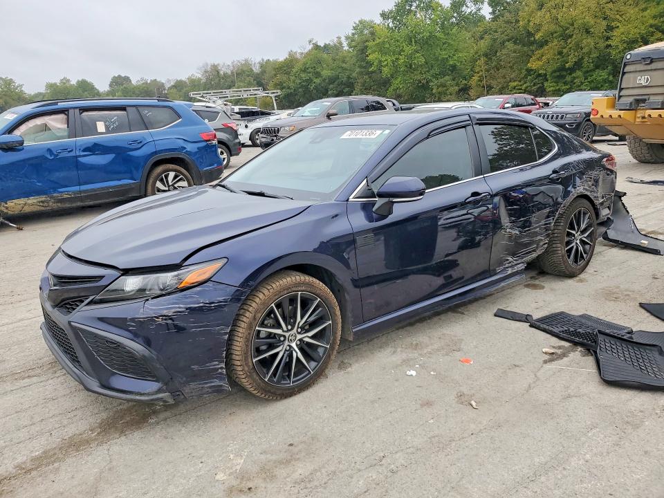 TOYOTA CAMRY 2022 с VIN 4T1G11AK4NU714176 - Снимка от търг